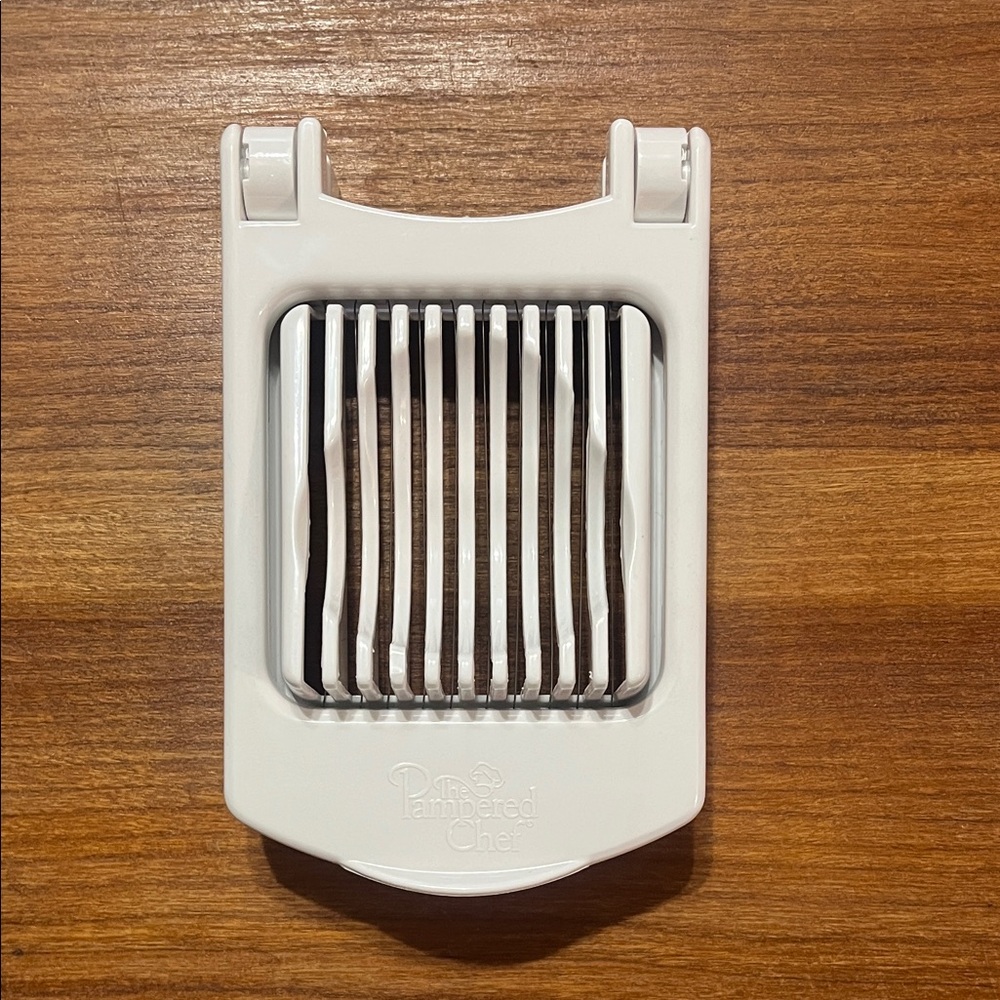 Pampered Chef White Egg Slicer Tool